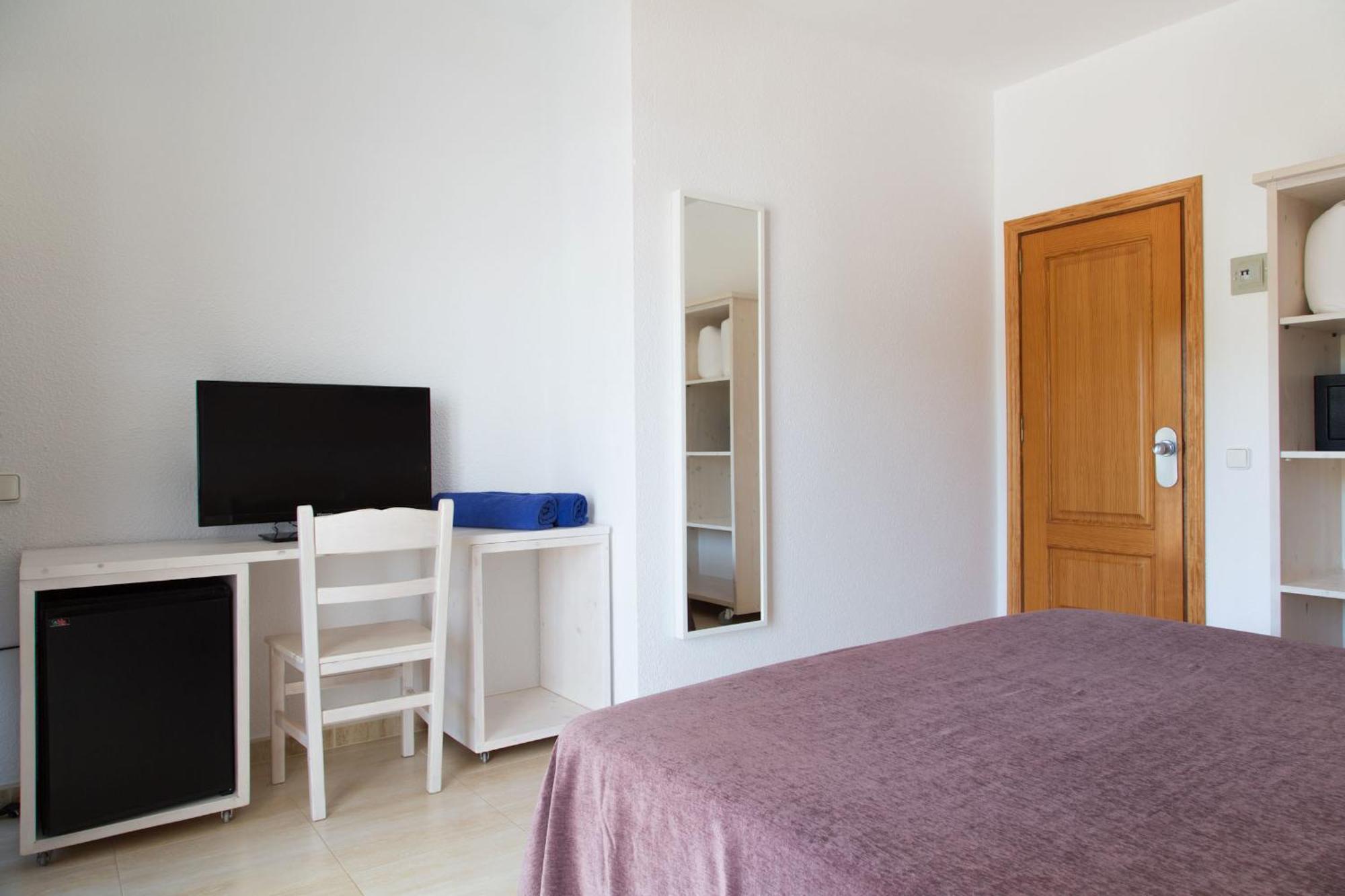 Hotel & Spa Entre Pinos-Adults Only Es Caló Room photo