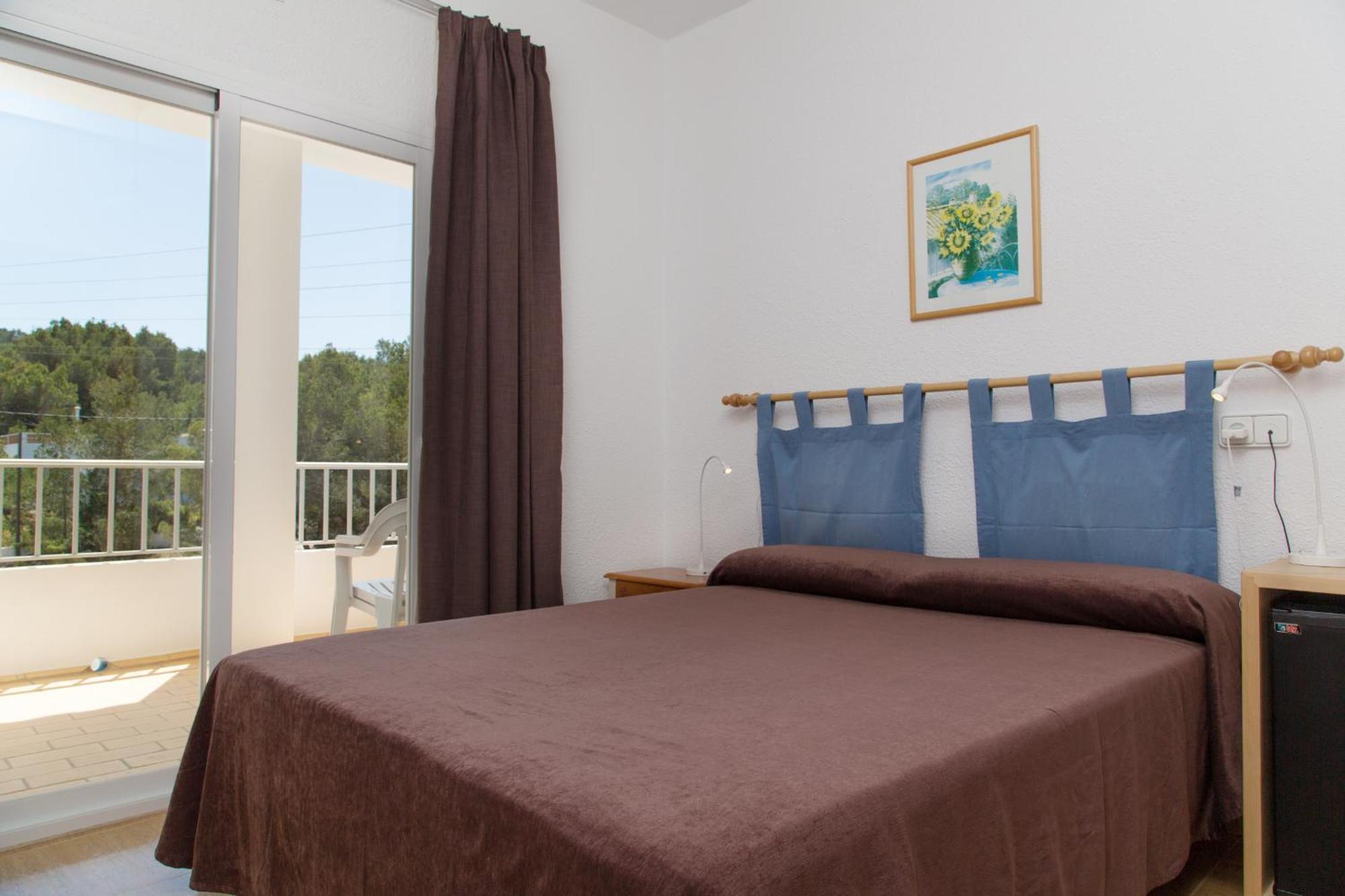 Hotel & Spa Entre Pinos-Adults Only Es Caló Room photo