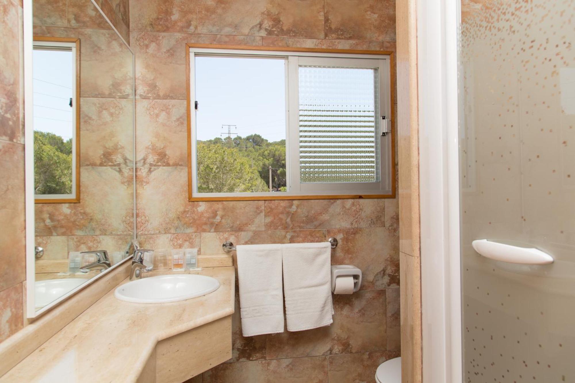 Hotel & Spa Entre Pinos-Adults Only Es Caló Room photo
