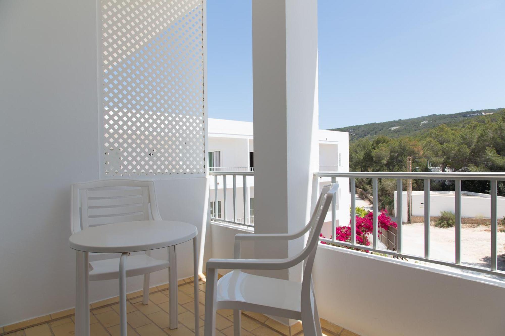 Hotel & Spa Entre Pinos-Adults Only Es Caló Room photo