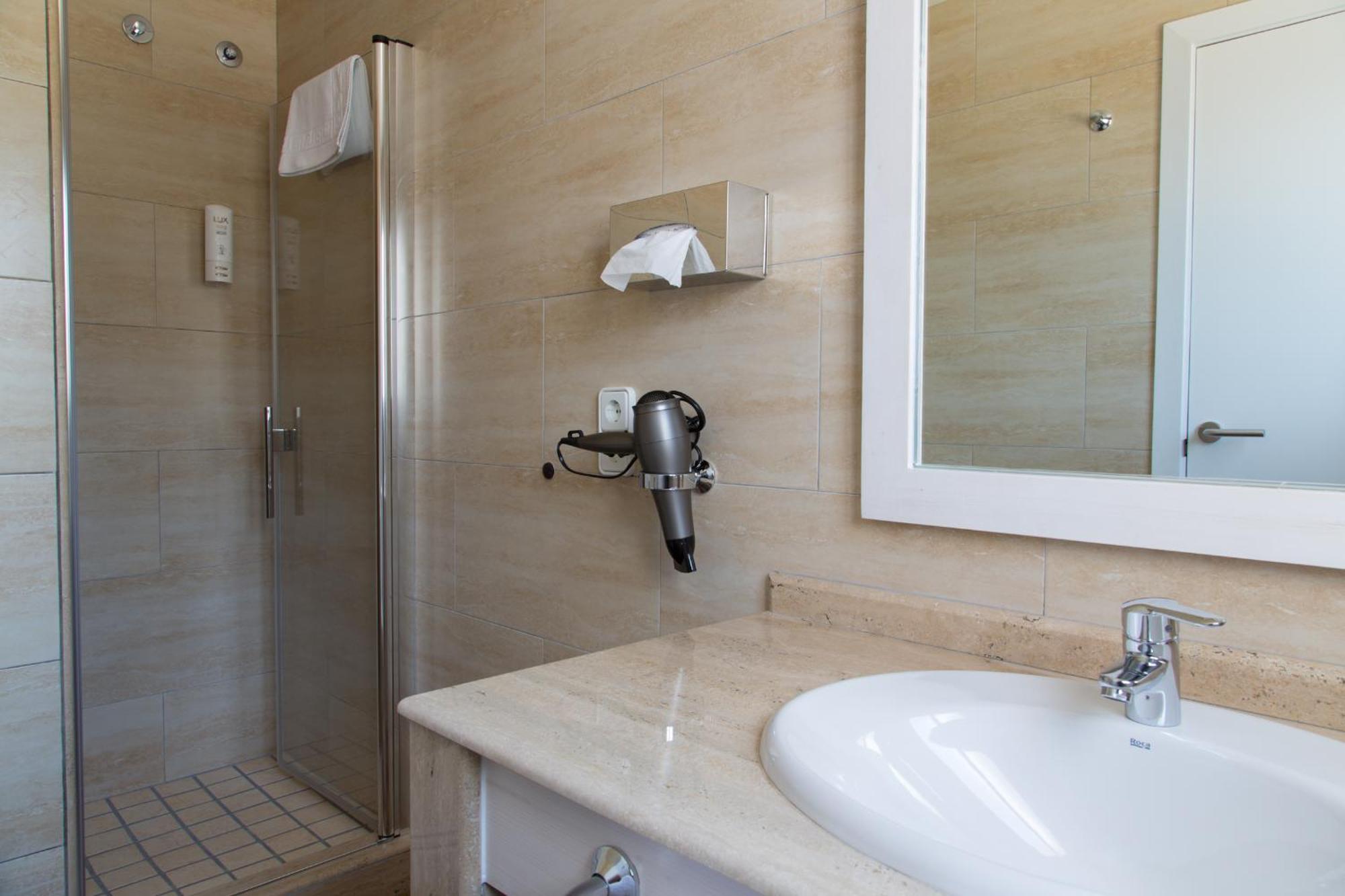Hotel & Spa Entre Pinos-Adults Only Es Caló Room photo