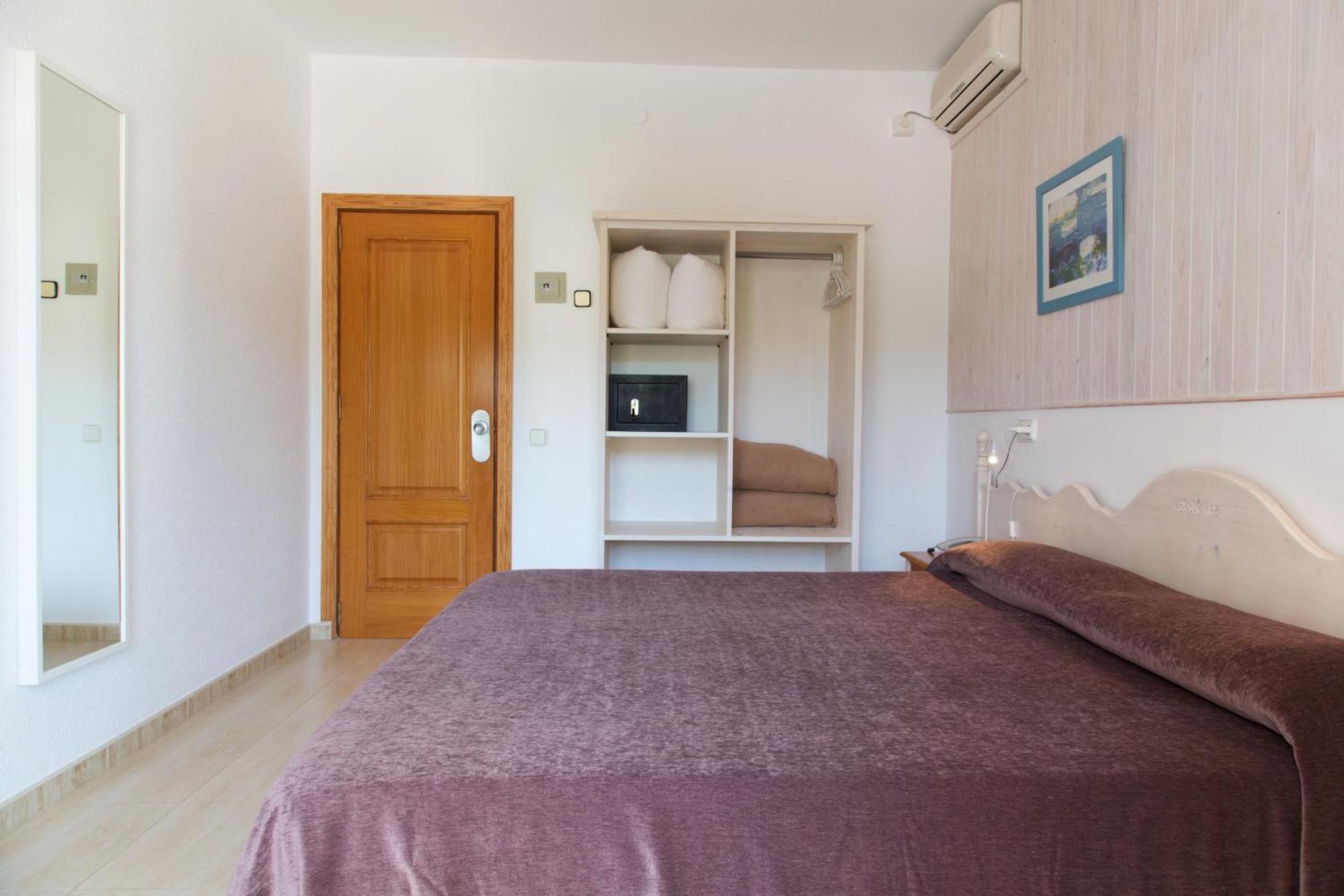 Hotel & Spa Entre Pinos-Adults Only Es Caló Room photo